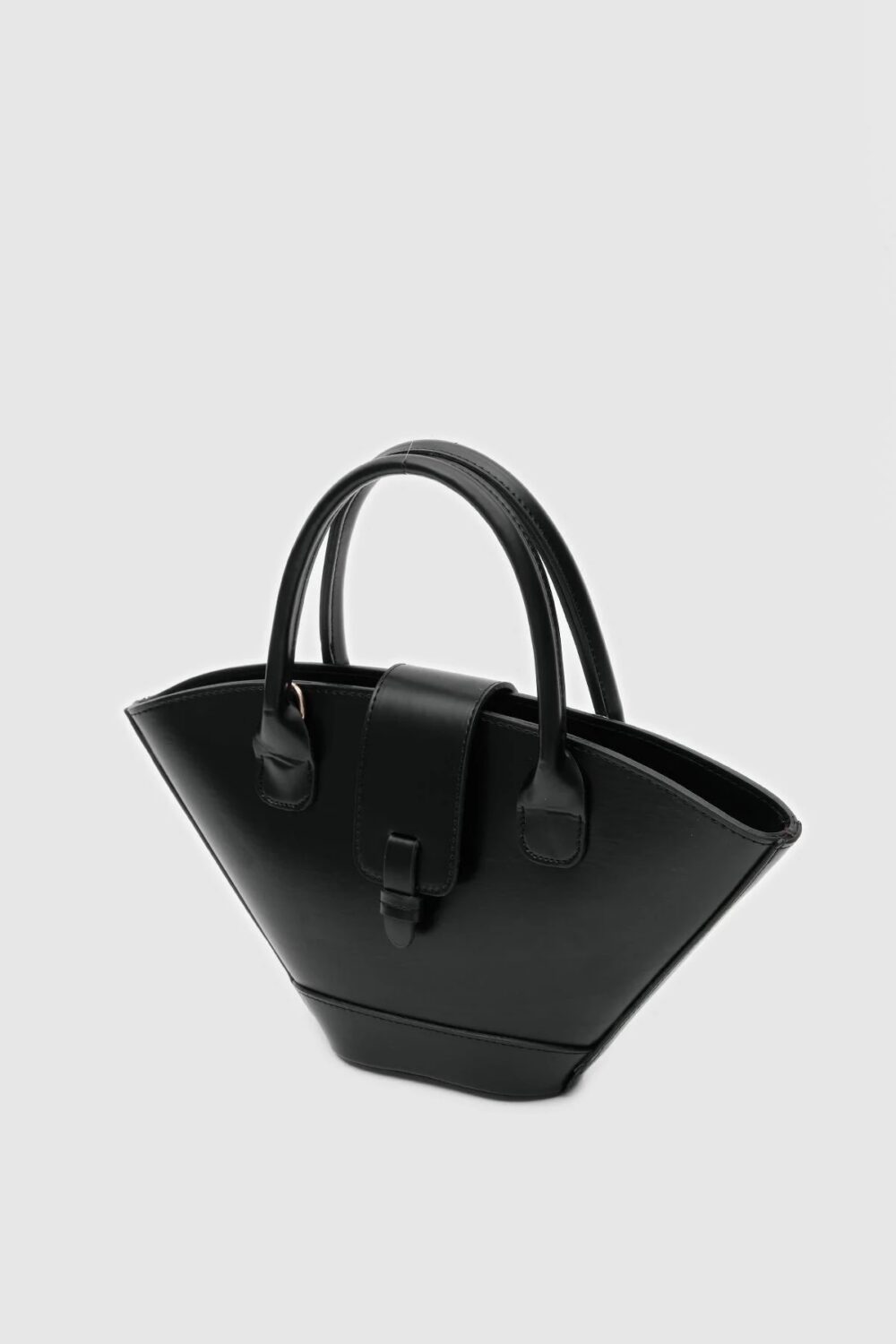 Lucca Black
