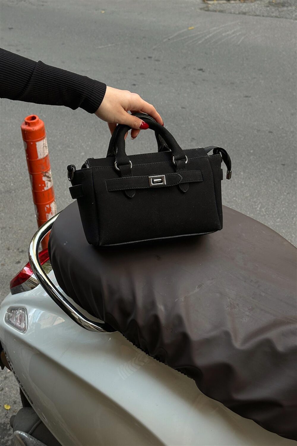Vogue Suede Black