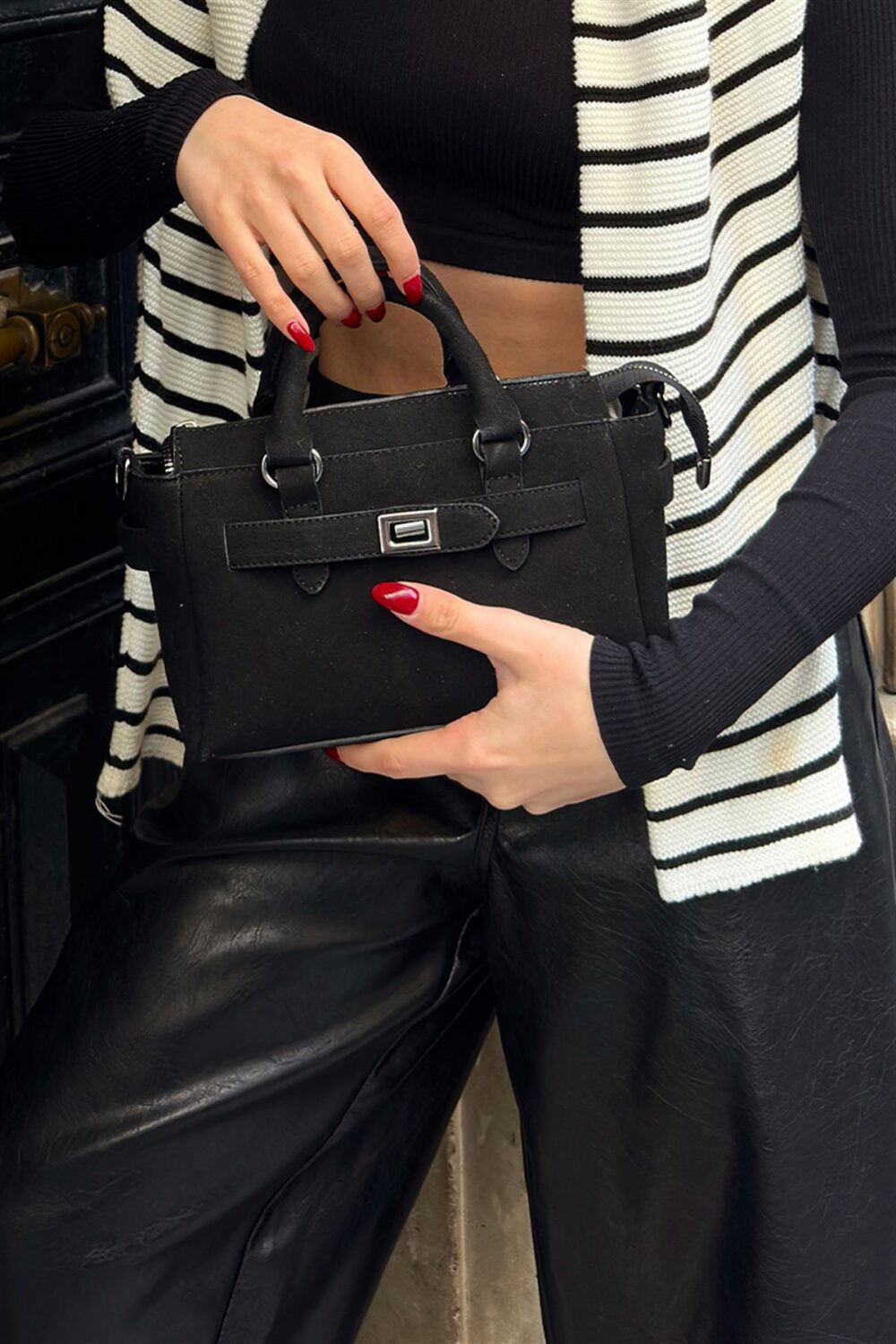 Vogue Suede Black