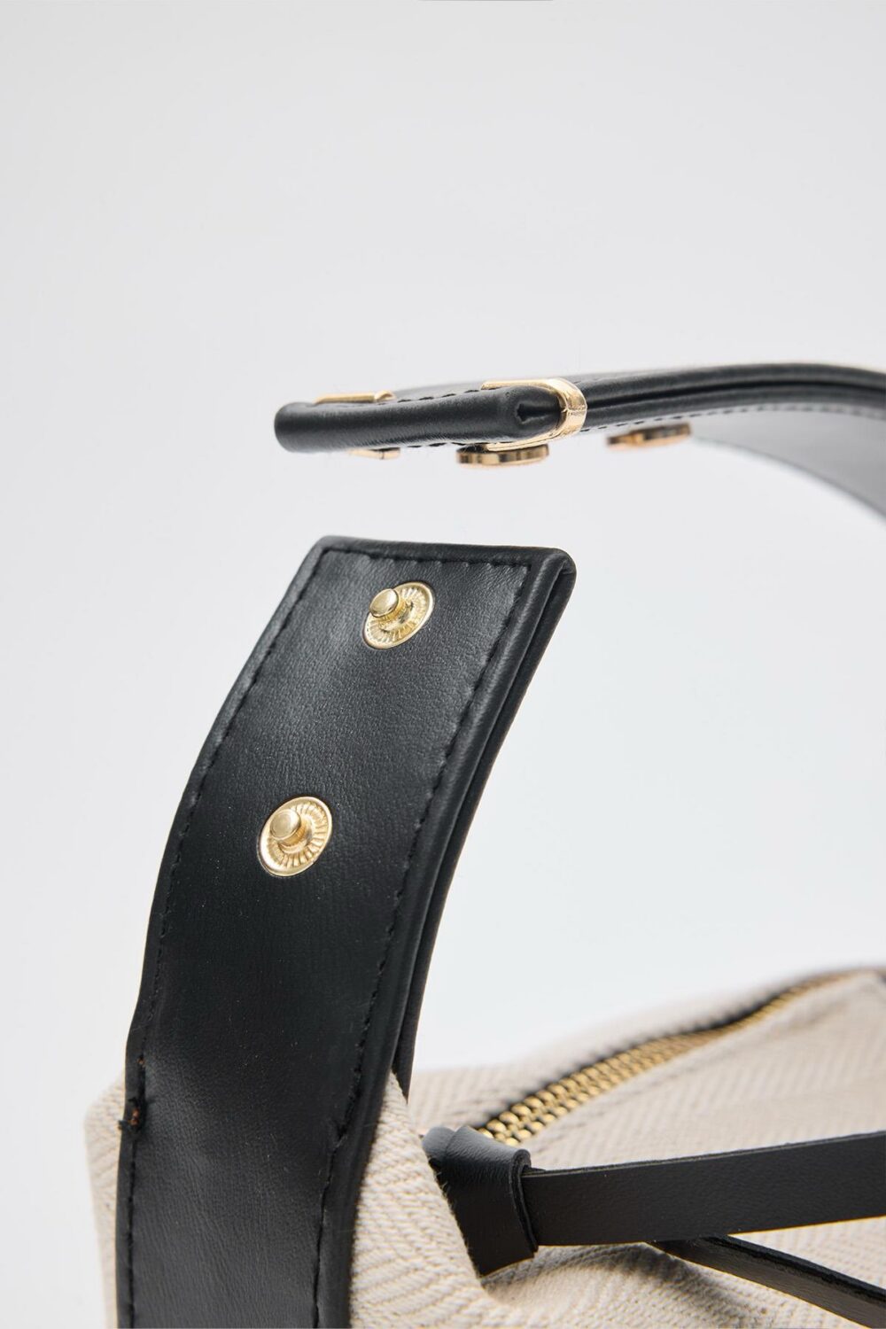 Leo Canvas Black