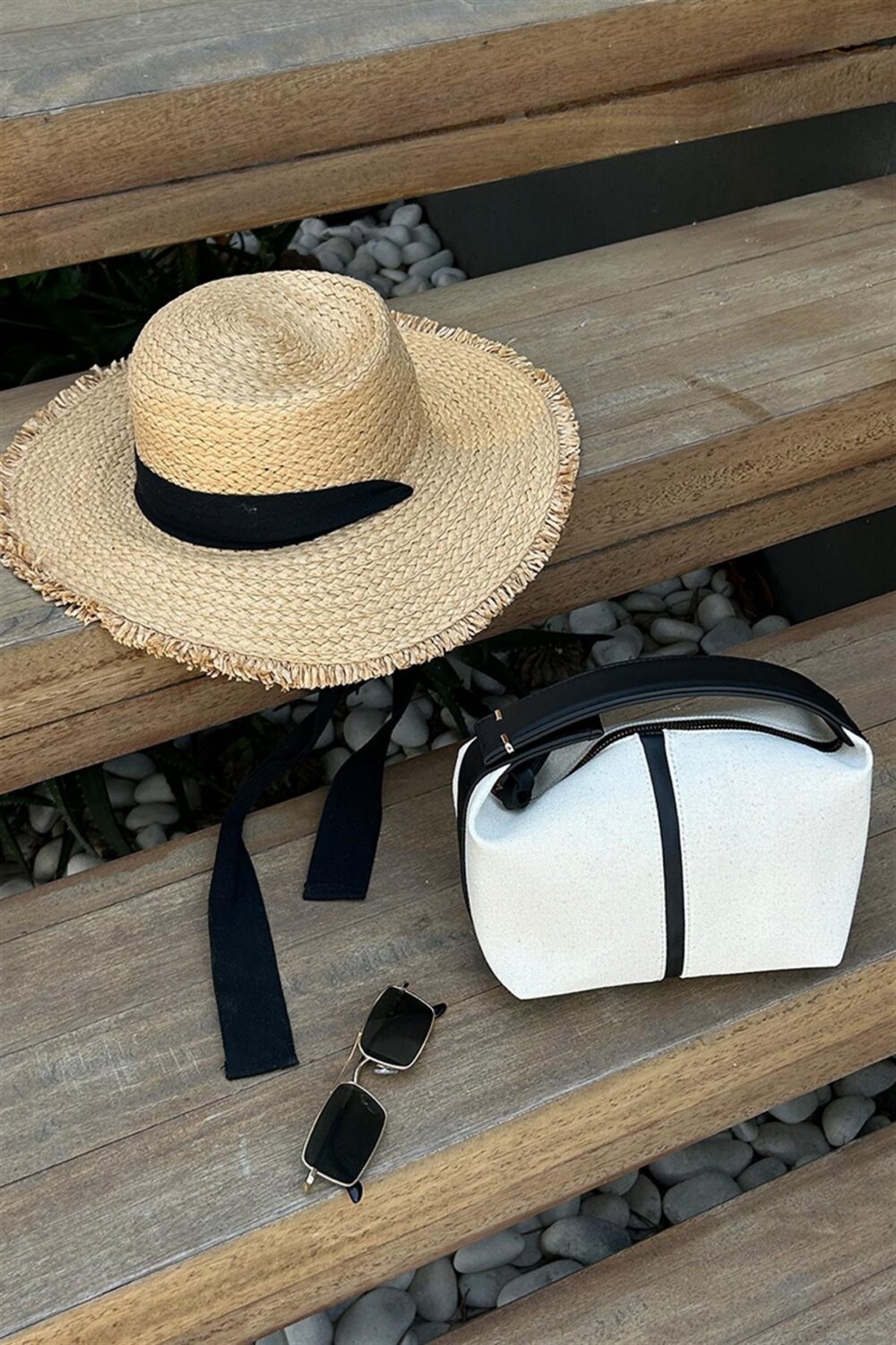 Leo Canvas Black