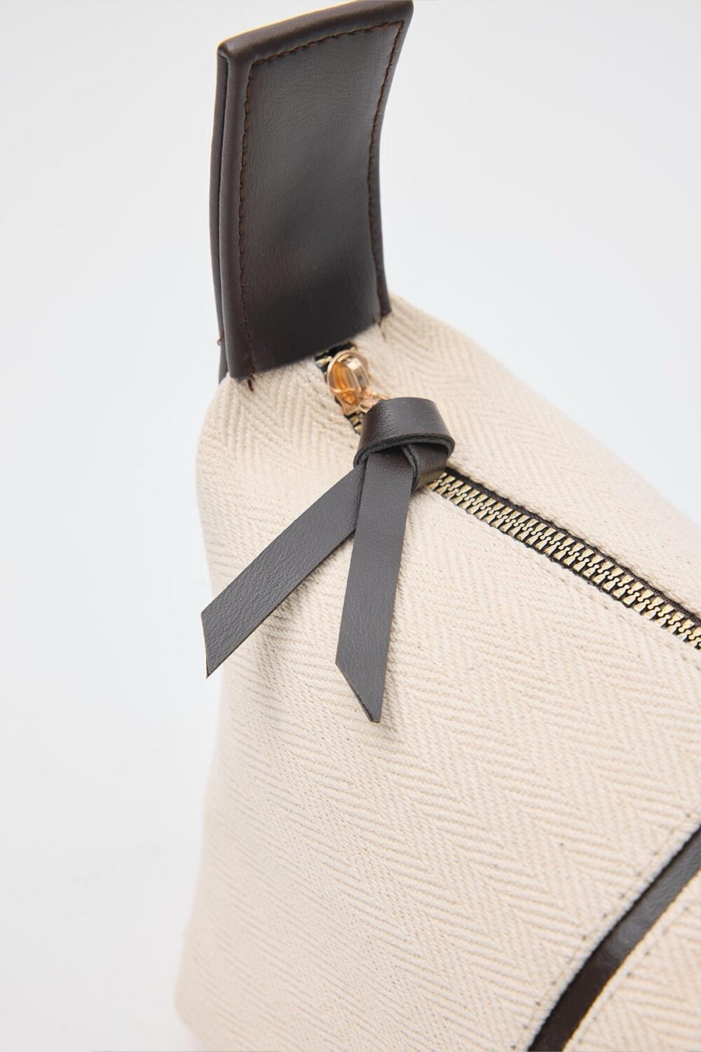 Leo Canvas Brown