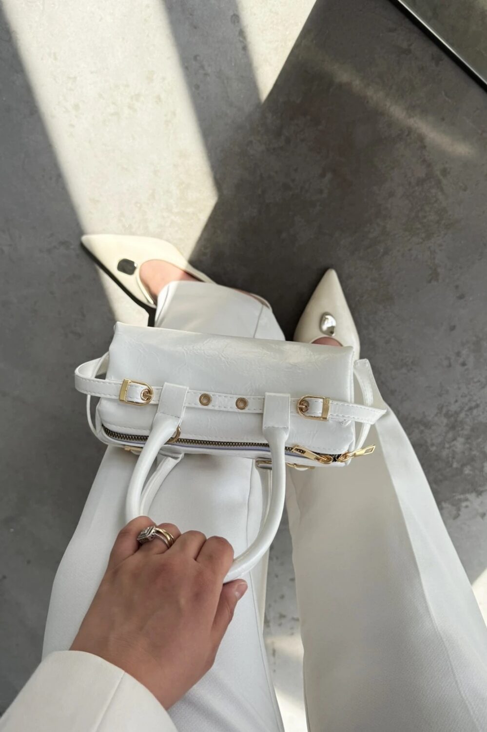 Loop White