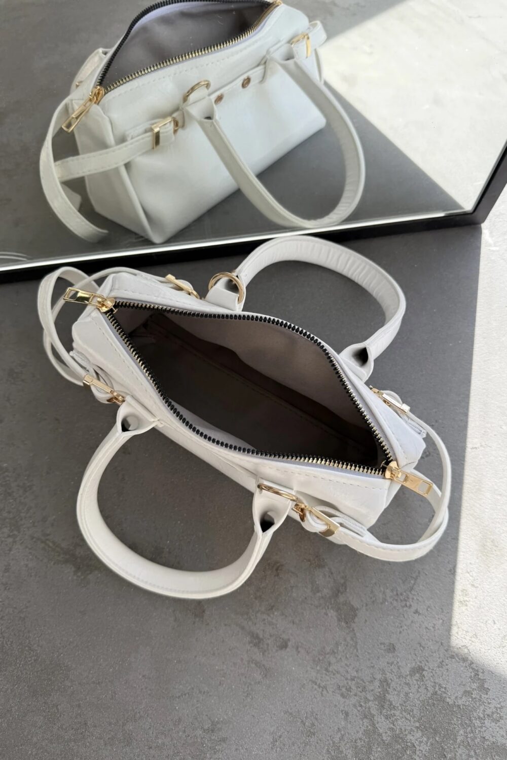 Loop White