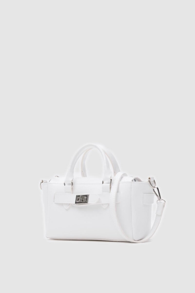 Amelia White - Image 2