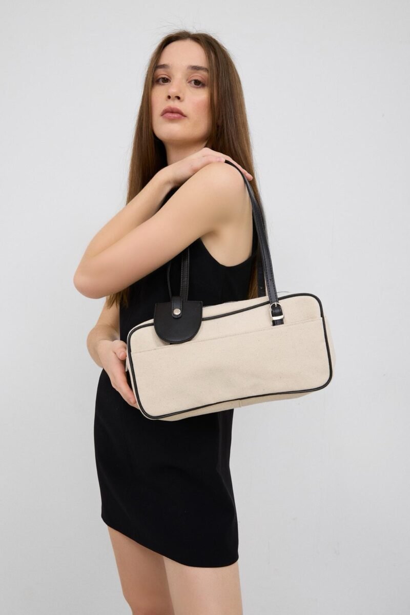Clover Black - Image 4