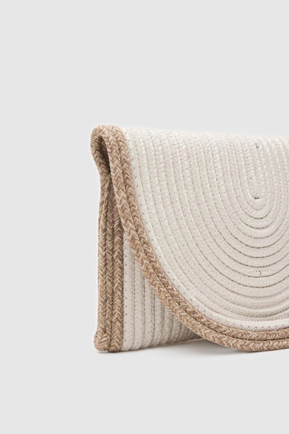 Giselle Straw Clutch