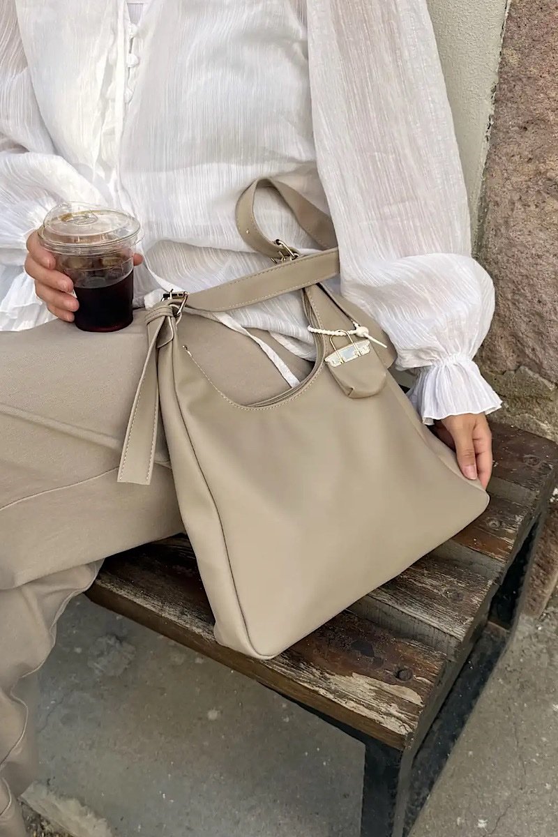 Onyx Beige + Charm - Image 3