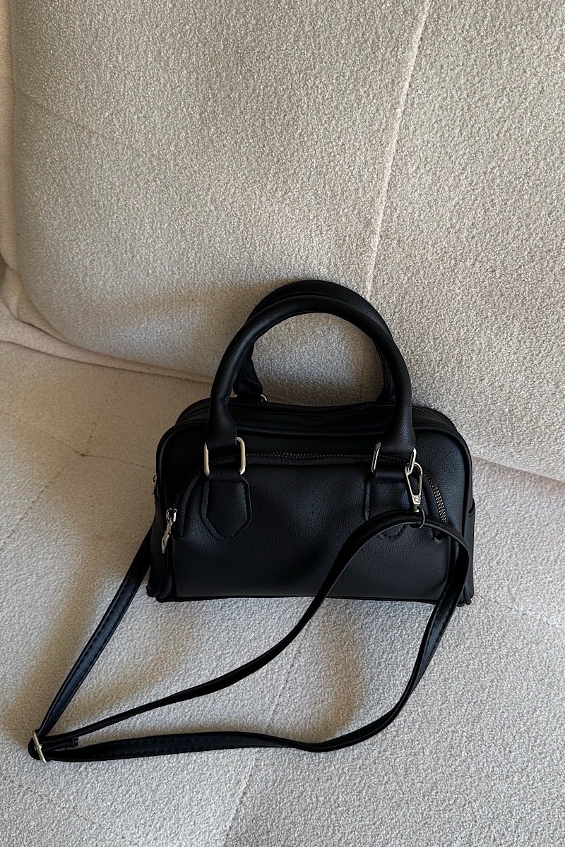 Molly Black - Image 2