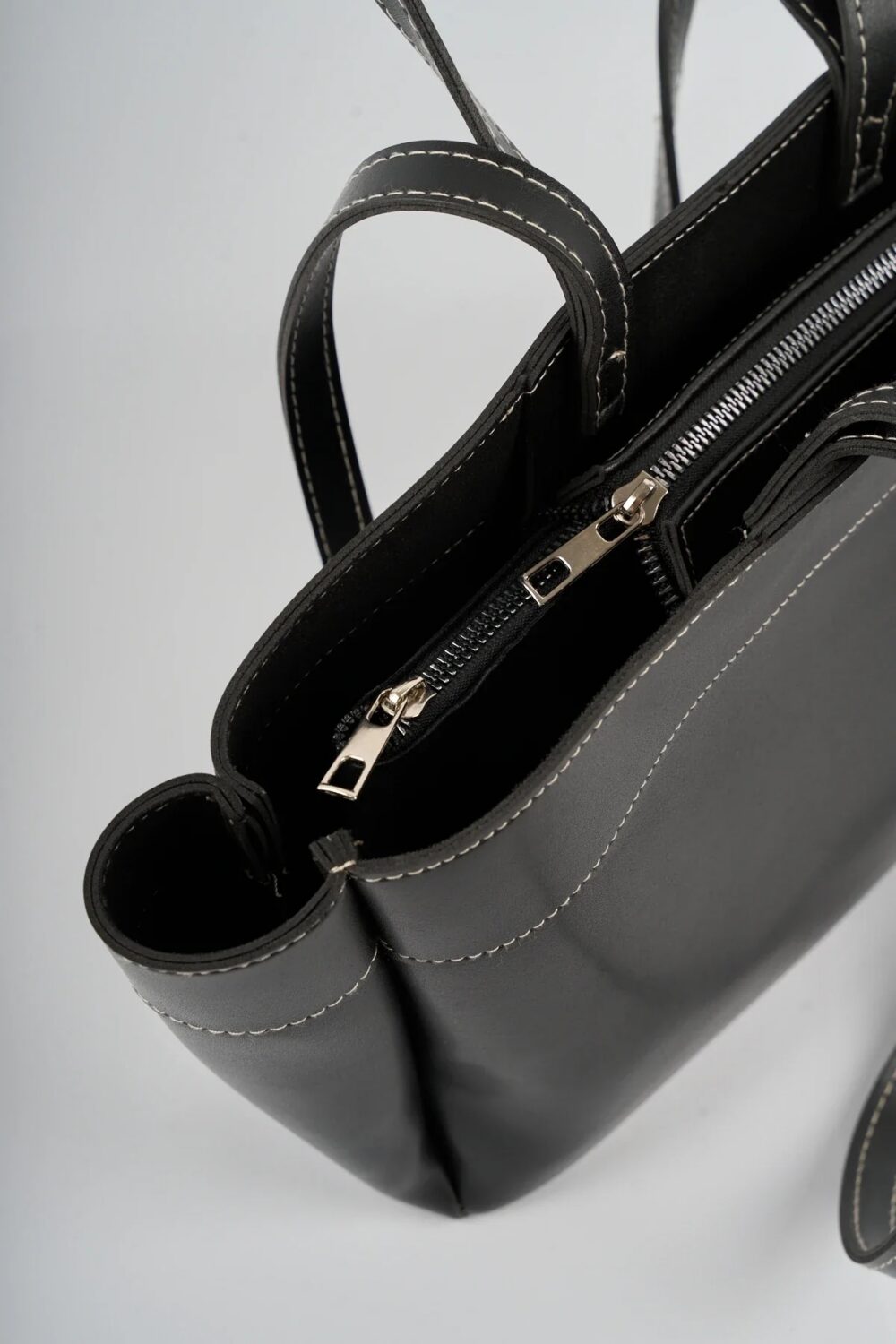 Victor Black + Pouch