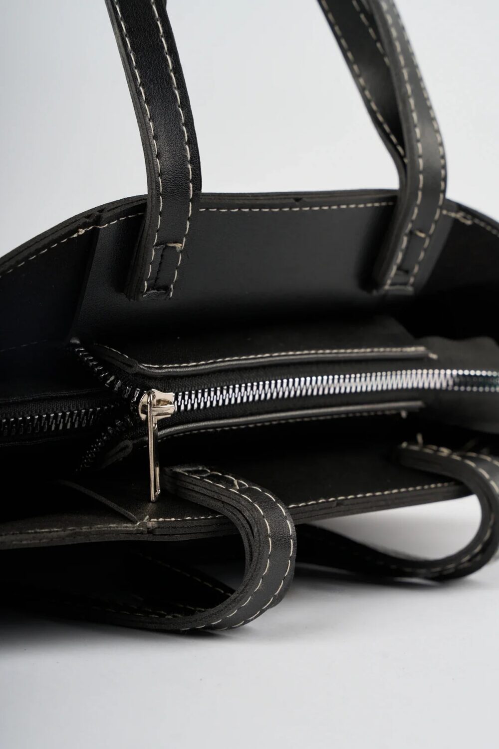 Victor Black + Pouch