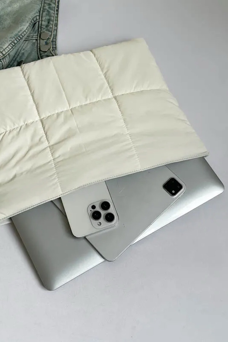 Float Magnetic Laptop Sleeve Cream