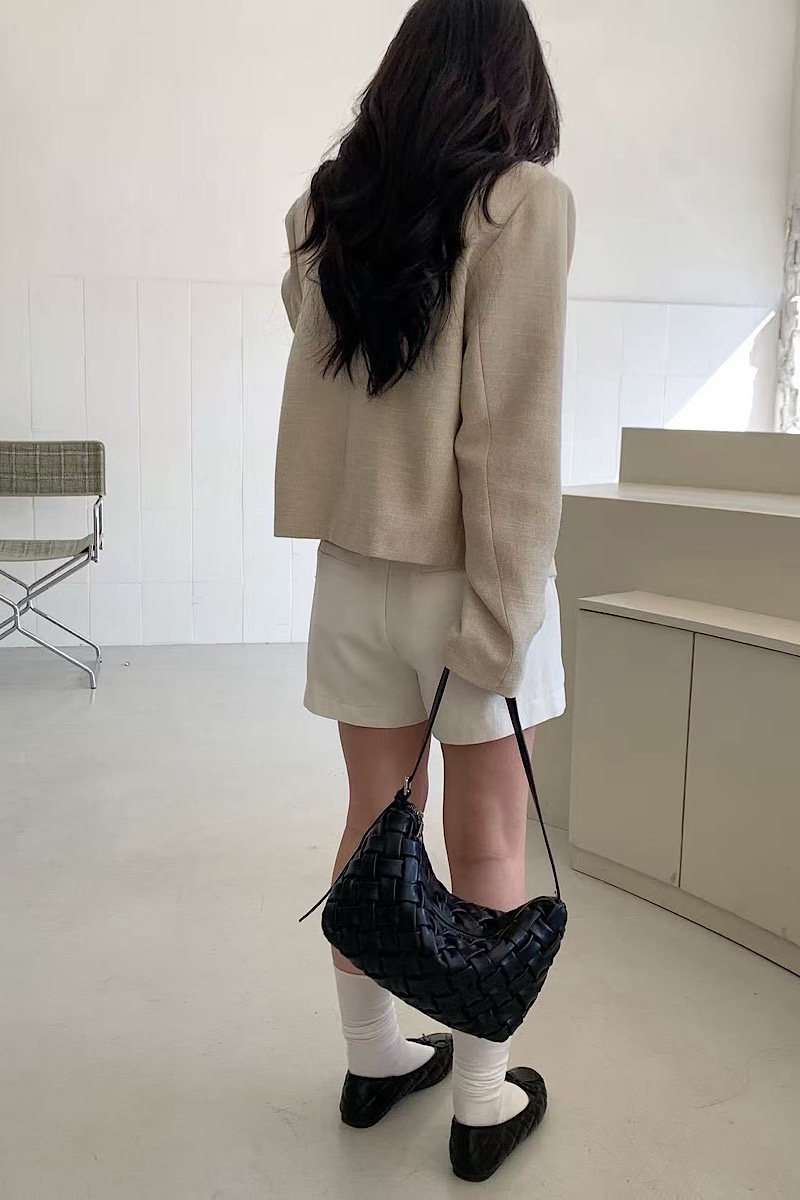 The Knot Black