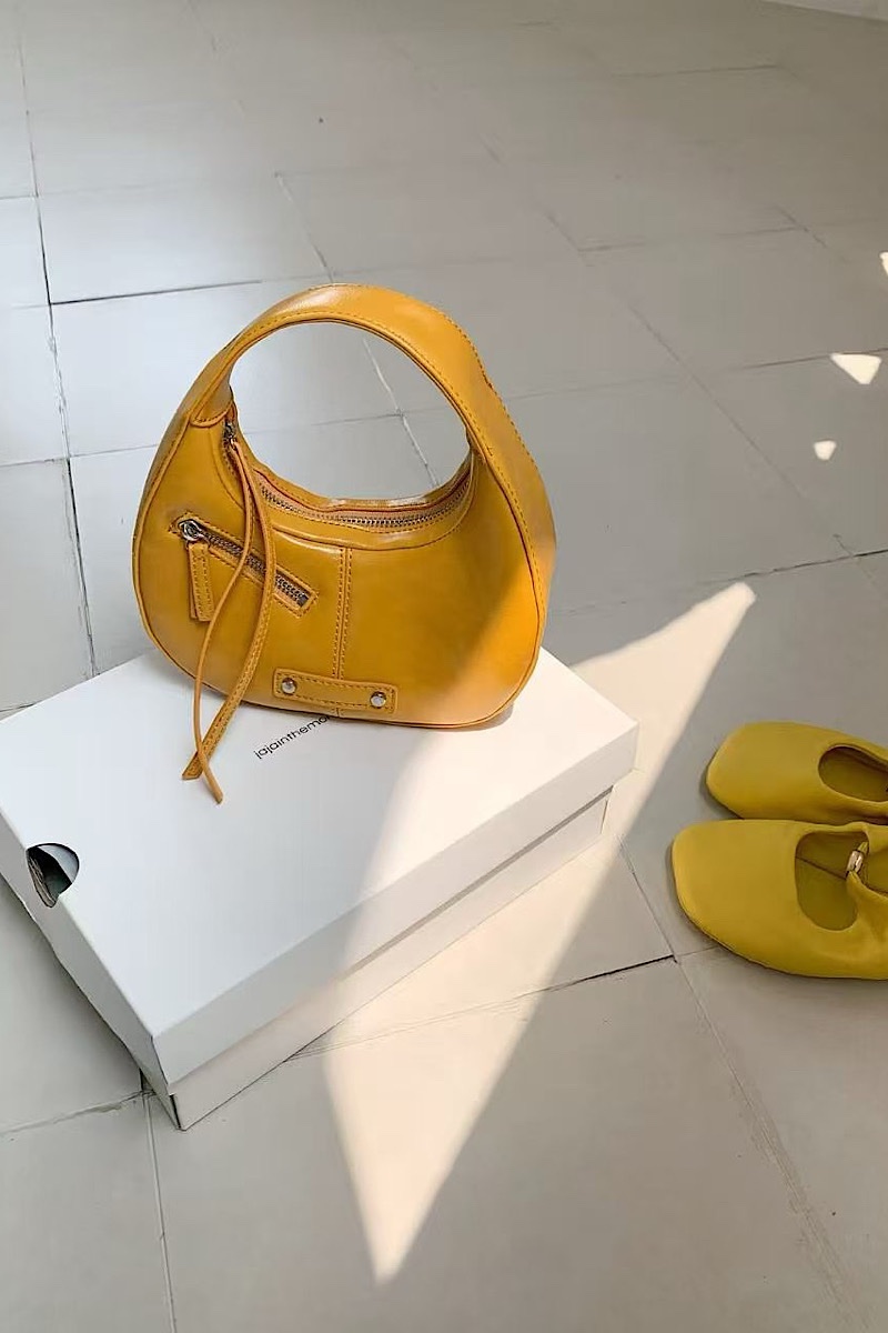 Momo Yellow