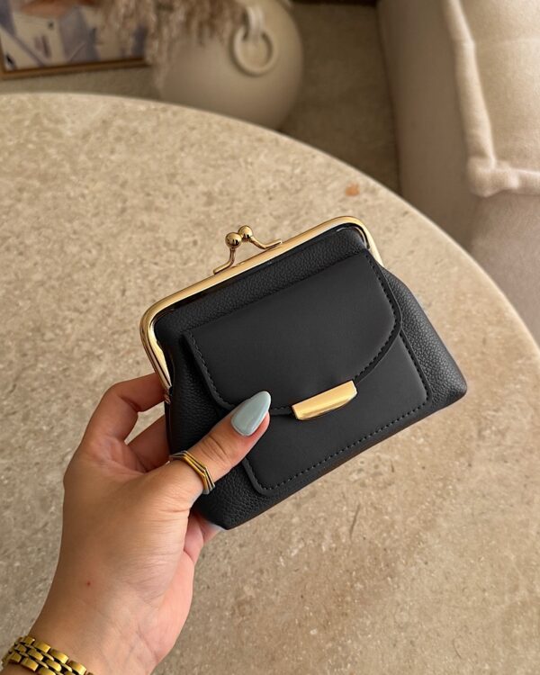 Goldie Kiss-Lock Black