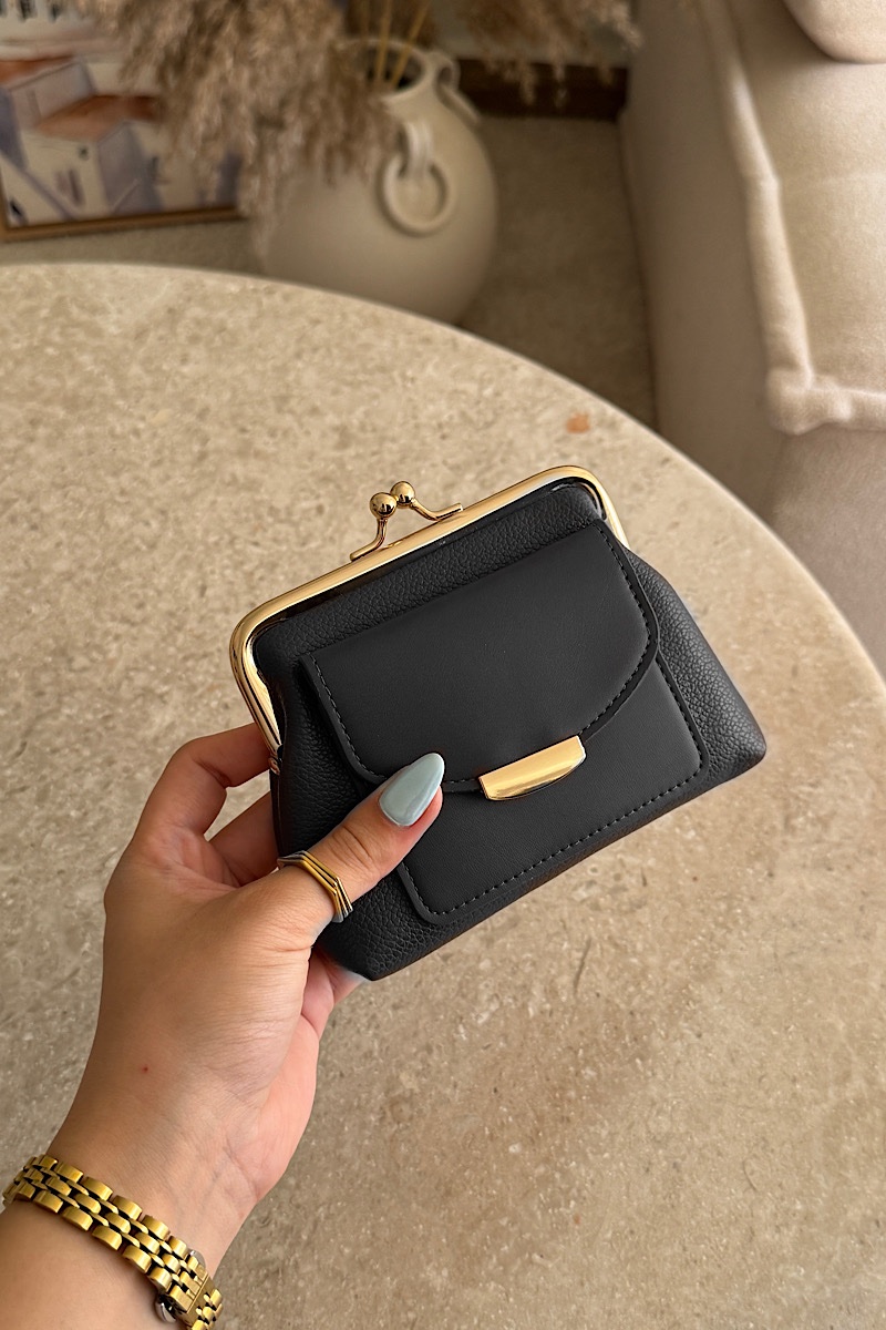 Goldie Kiss-Lock Black