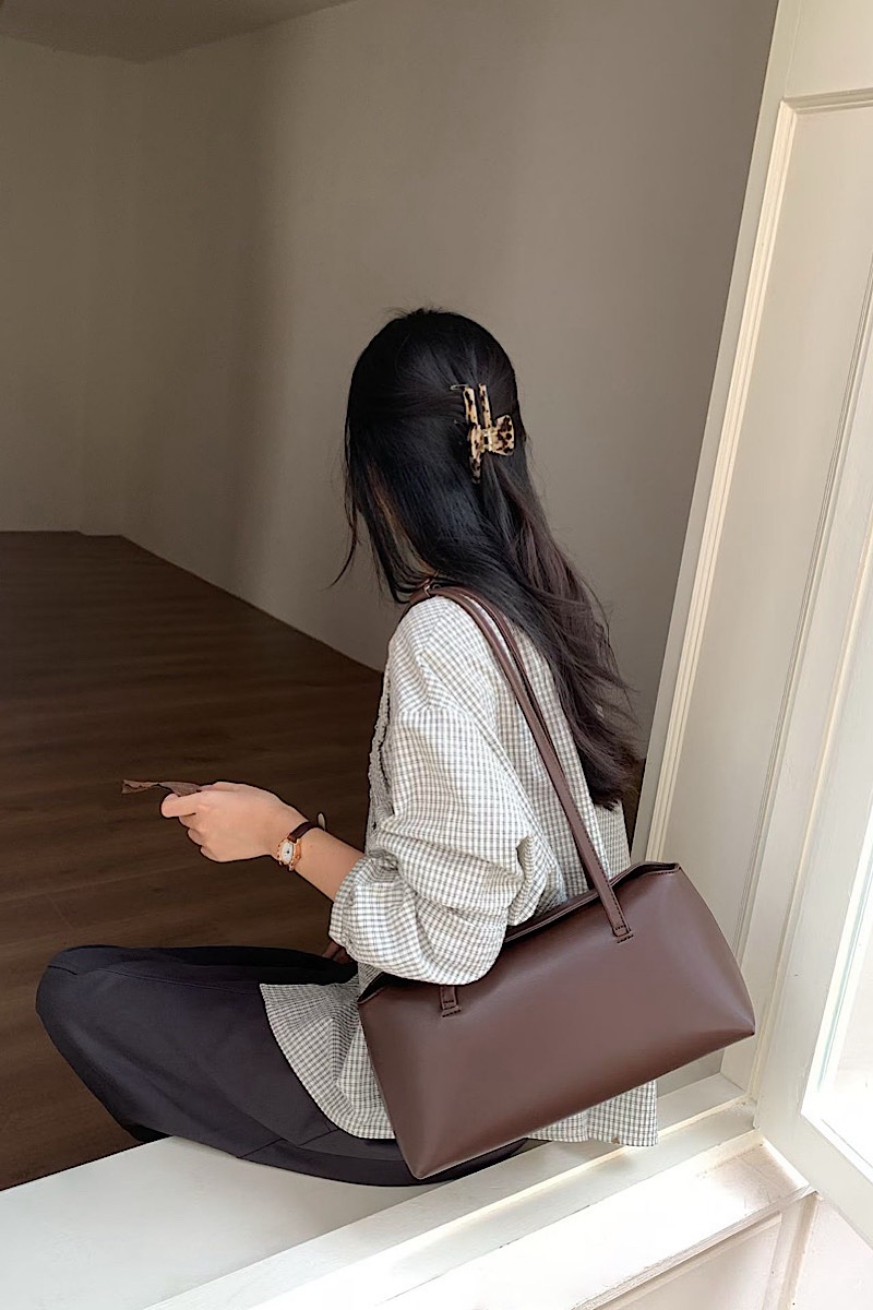 Venice Pillow Closure Minimalist Handbag – Brown