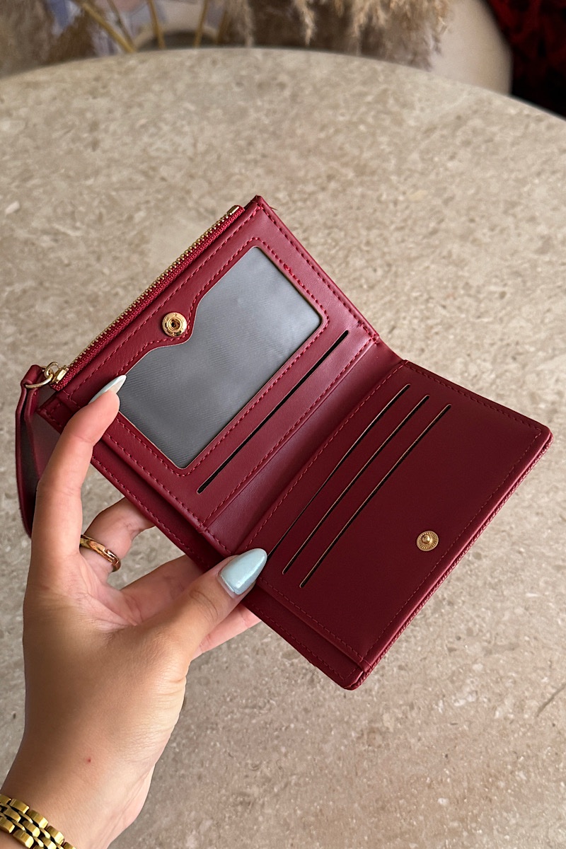 Belle Red
