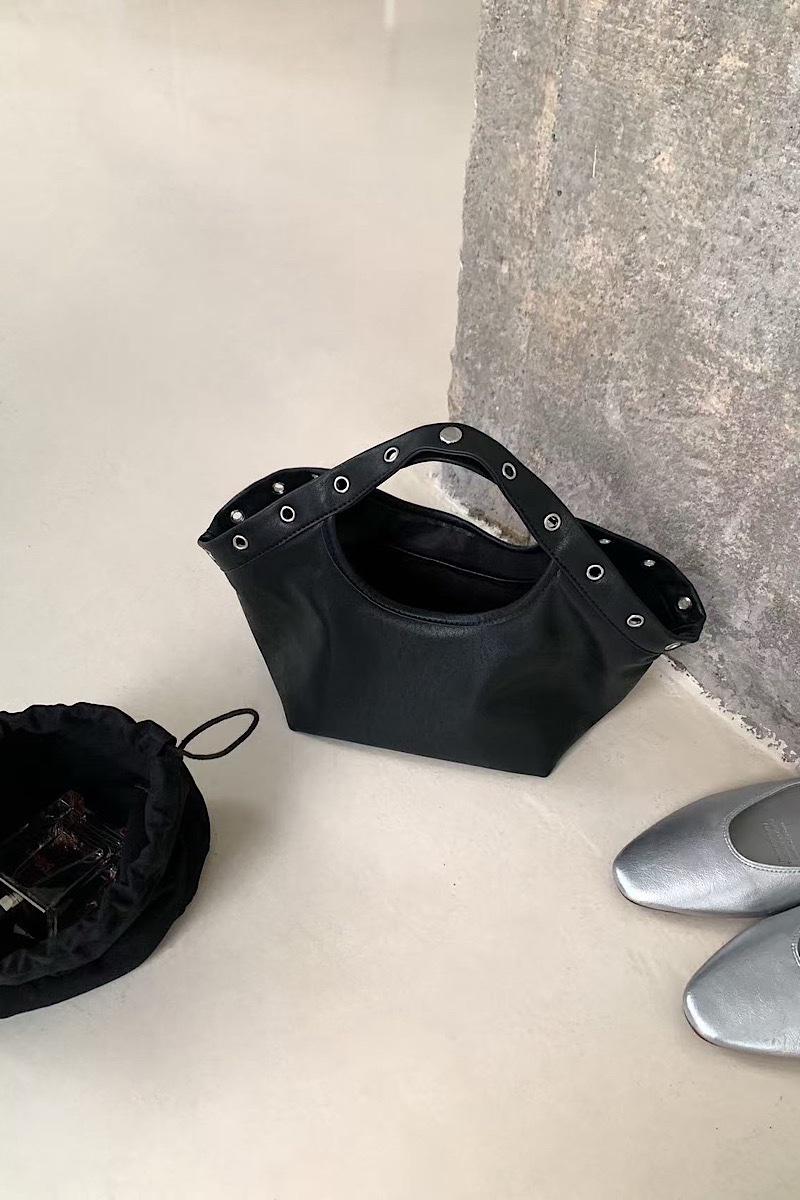 Yuki – Black