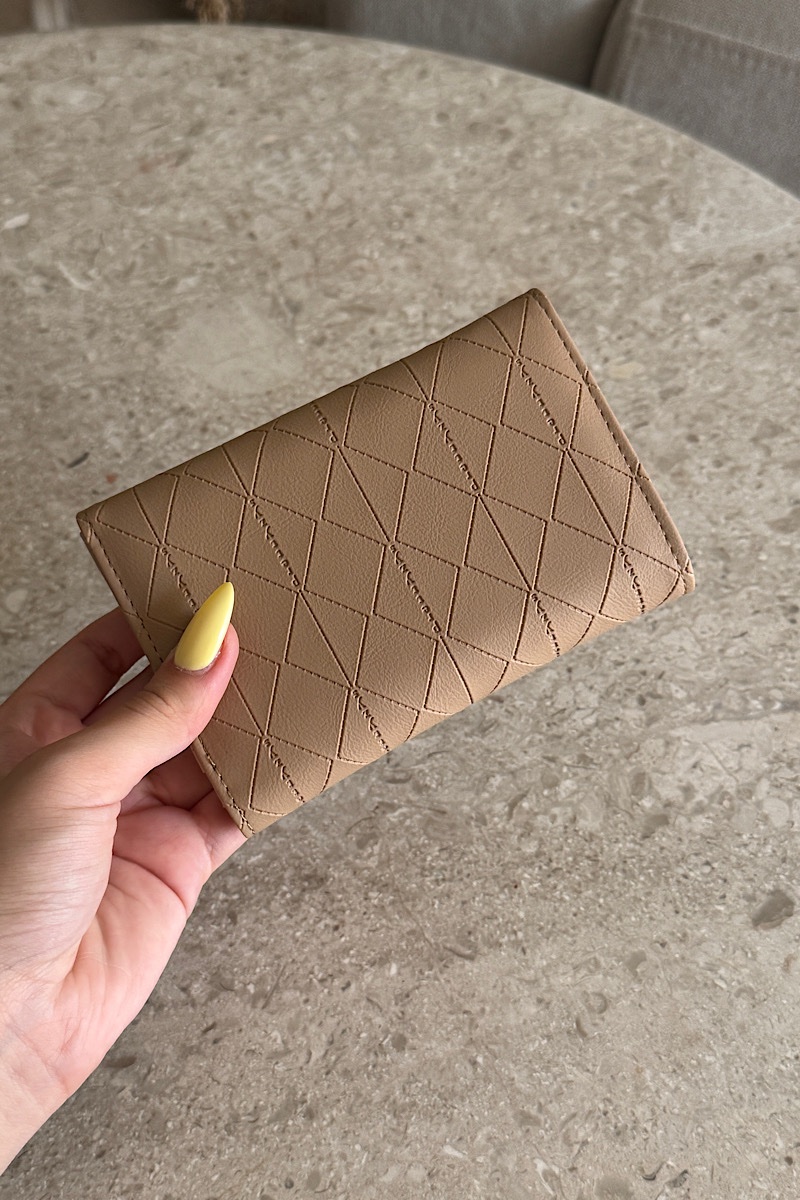 Nellie Medium – Nude