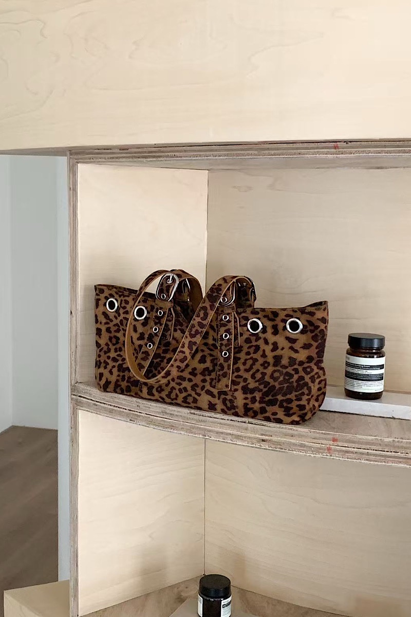 Savanah Suede – Leopard