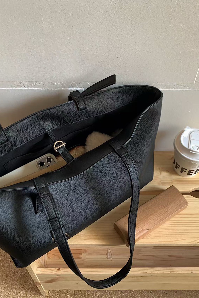 Iris – Black