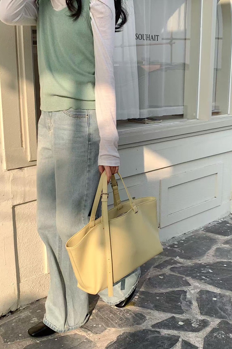 Iris – Butter Yellow